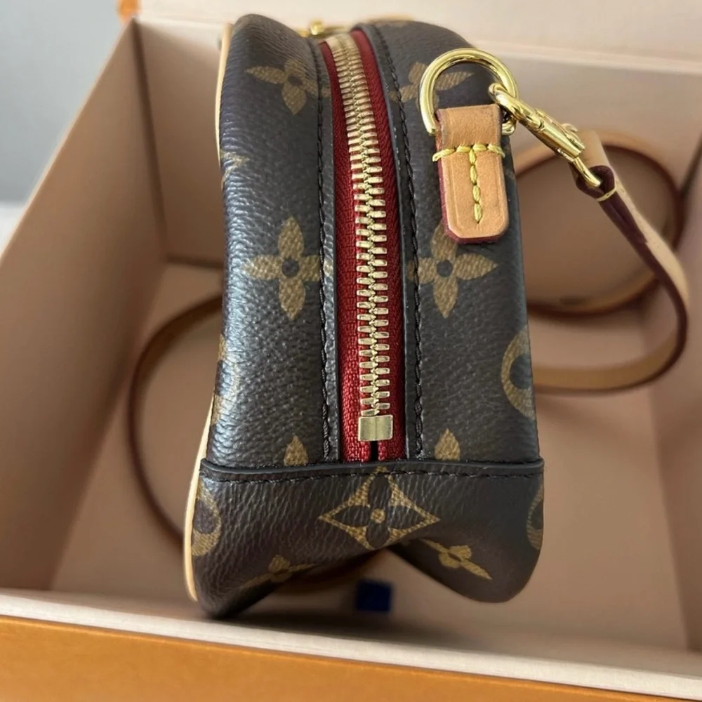 Louis Vuitton Mini Deauville Crossbody - Picture 4 of 13